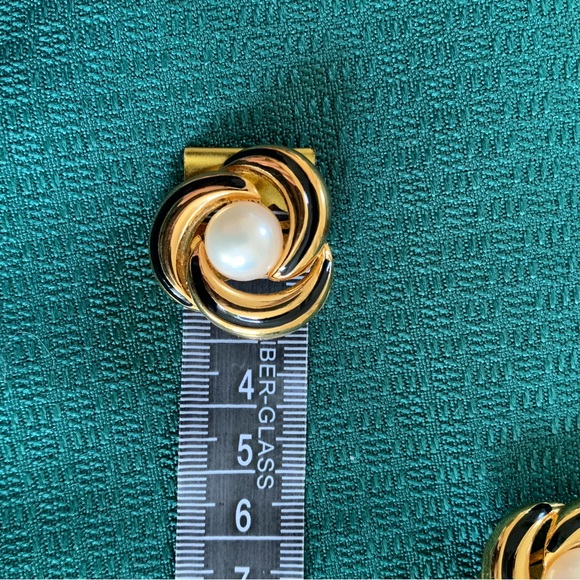 Vintage Vendome Earrings Clip on Faux Pearl Gold Black Enamel 80s Fashion - Picture 6 of 8